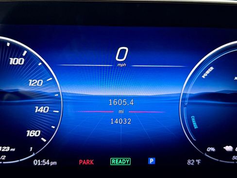 Used 2025 Mercedes-Benz GLC 350e 4MATIC image 29