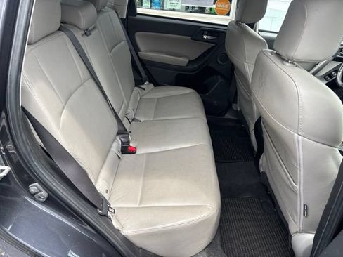 Used 2014 Subaru Forester 2.5i Touring AWD/4WD image 7