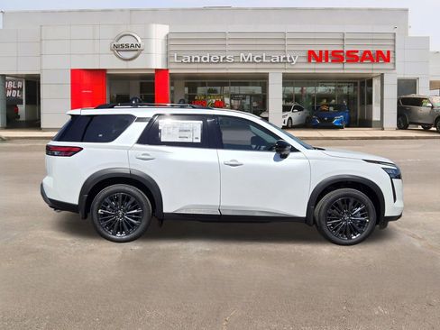 New 2026 Nissan Pathfinder SL w/ SL Premium Package FWD image 2