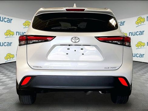 Used 2023 Toyota Highlander XLE AWD/4WD image 5