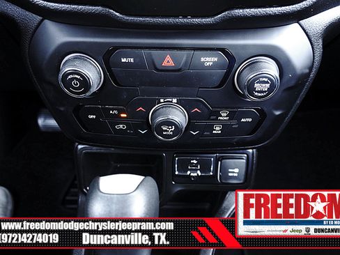 Used 2020 Jeep Renegade Latitude FWD image 22