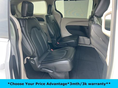 Certified 2023 Chrysler Pacifica Touring-L image 17
