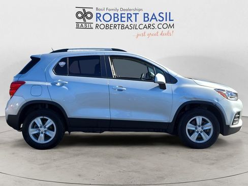 Used 2022 Chevrolet Trax LT w/ LT Convenience Package image 6