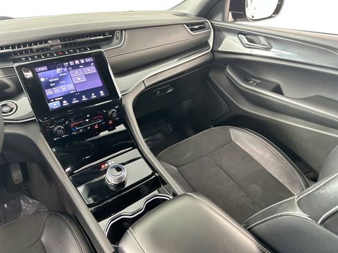 Used 2023 Jeep Grand Cherokee L Laredo image 22