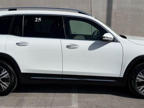 Used 2025 Mercedes-Benz GLB 250 image 3