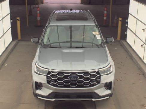 Used 2025 Ford Explorer Platinum w/ Ultimate Package AWD/4WD image 2