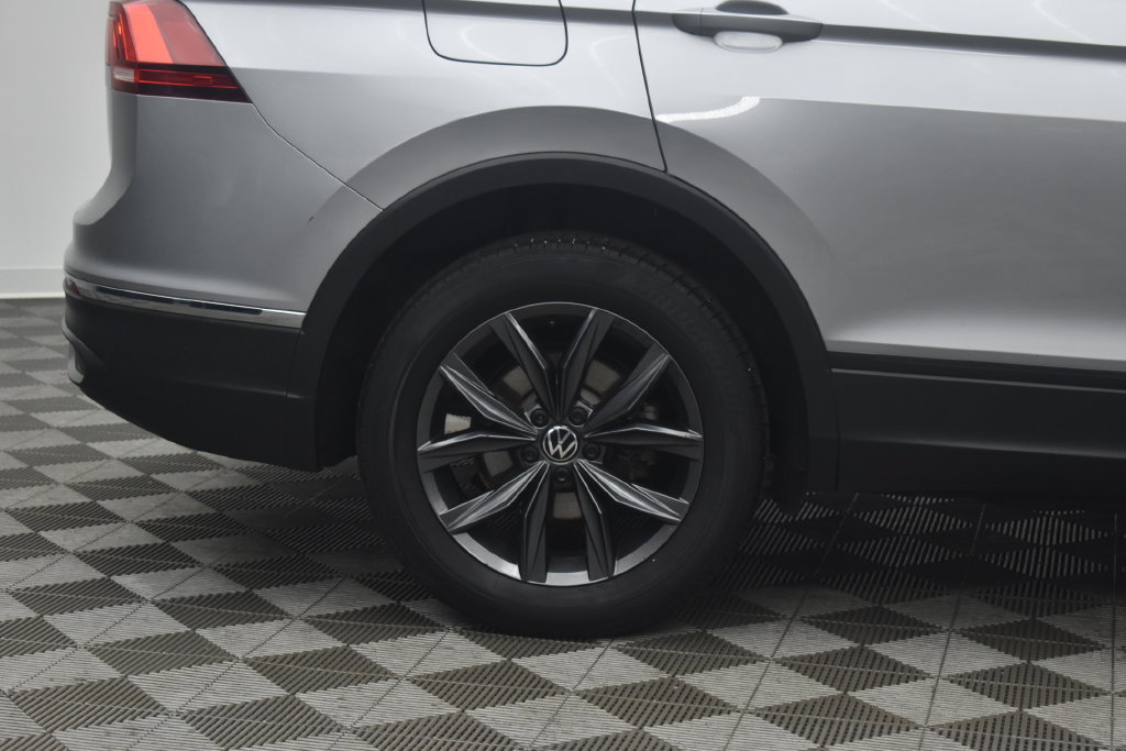 Used 2022 Volkswagen Tiguan SE FWD image 28