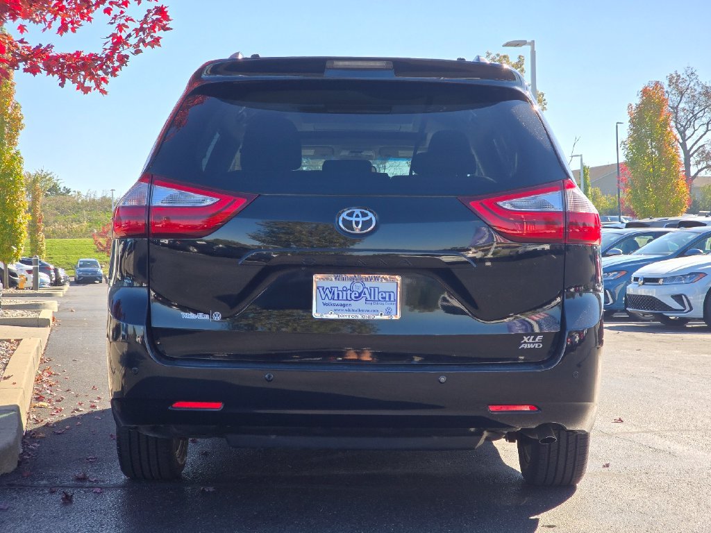 Used 2017 Toyota Sienna XLE Premium AWD/4WD image 24