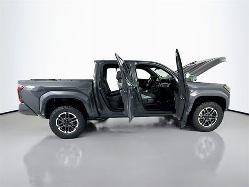 Used 2024 Toyota Tacoma TRD Off-Road image 22