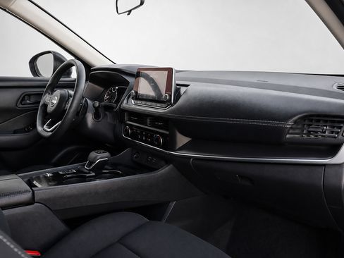 Used 2024 Nissan Rogue S FWD image 22