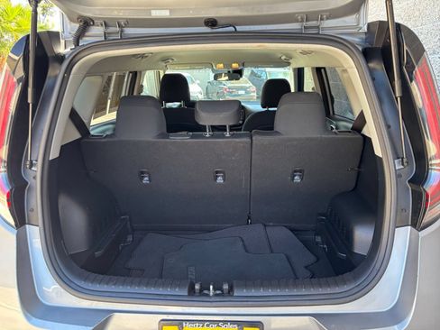 Used 2025 Kia Soul LX w/ LX Technology Package FWD image 28