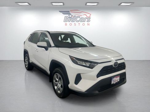 Used 2021 Toyota RAV4 LE AWD/4WD image 3