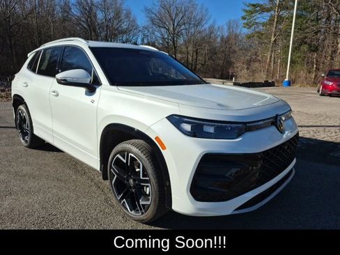 Used 2025 Volkswagen Tiguan SEL R-Line image 11