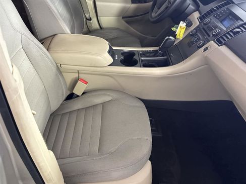 Used 2017 Ford Taurus SE image 16