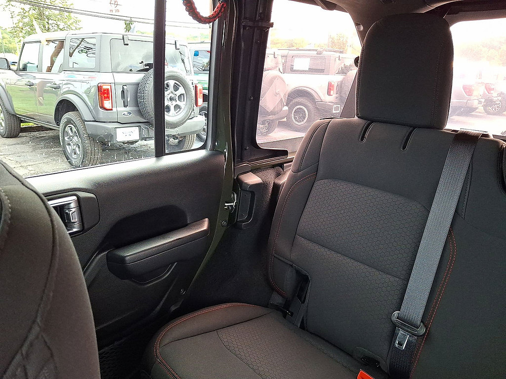 Used 2023 Jeep Wrangler Unlimited Rubicon w/ LED Lighting Group AWD/4WD image 12