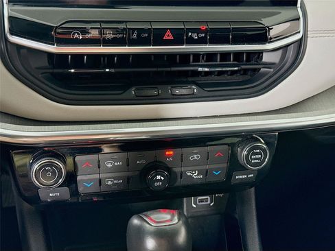 Used 2023 Jeep Compass Limited AWD/4WD image 9