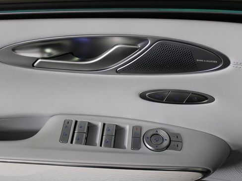 Used 2026 Genesis GV70 2.5T Advanced image 23