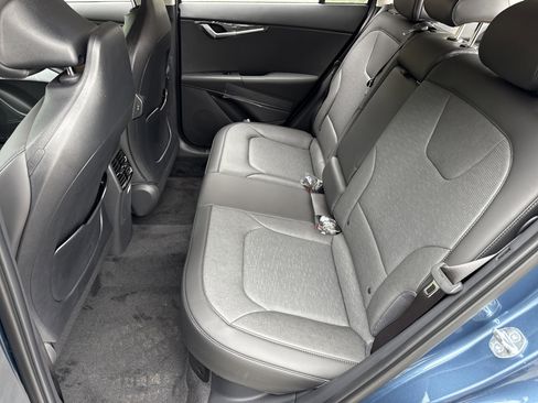 New 2025 Kia Niro SX Touring image 17