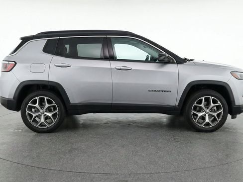 Used 2025 Jeep Compass Limited AWD/4WD image 11
