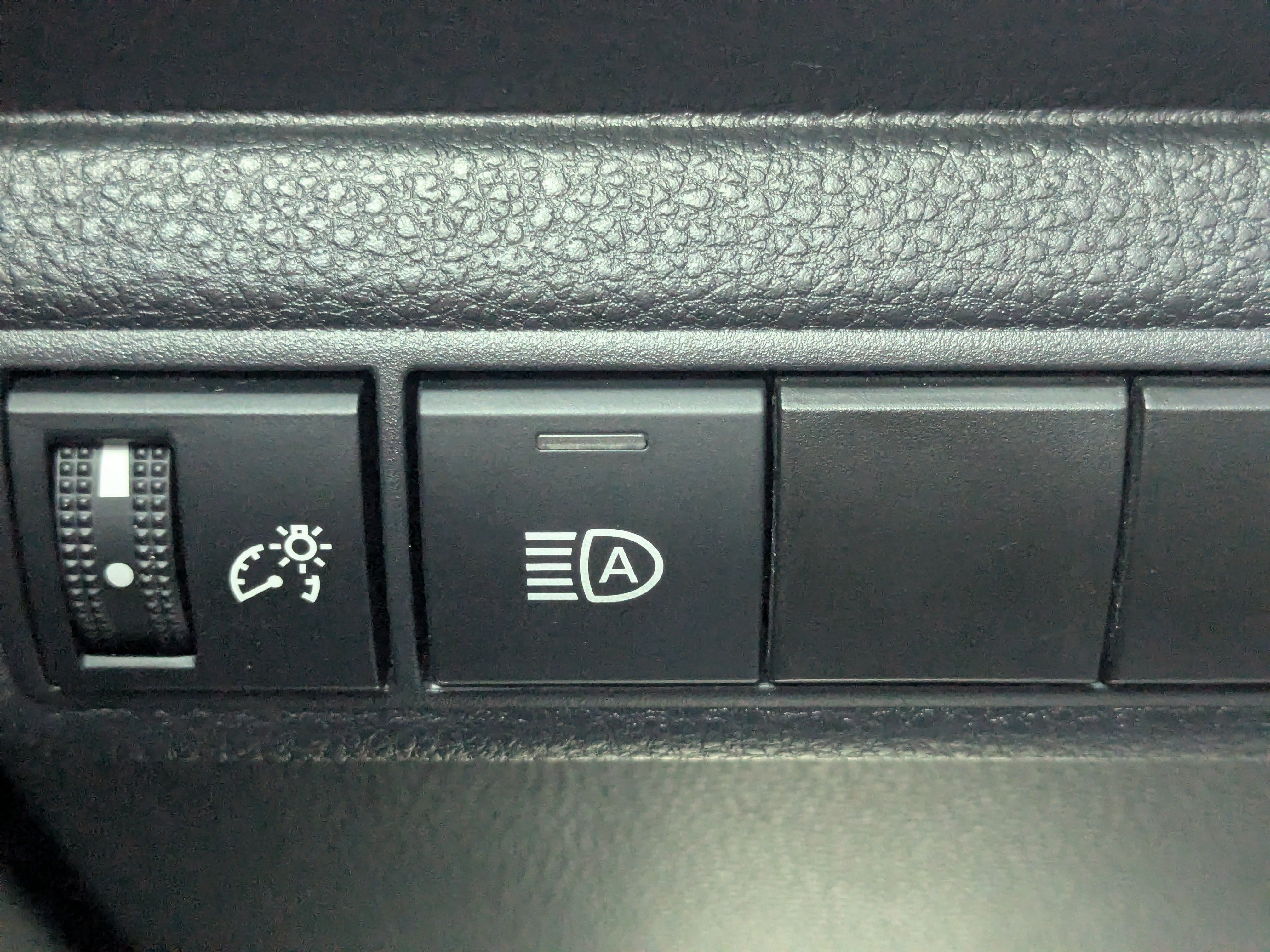 Used 2025 Toyota Corolla LE FWD image 33