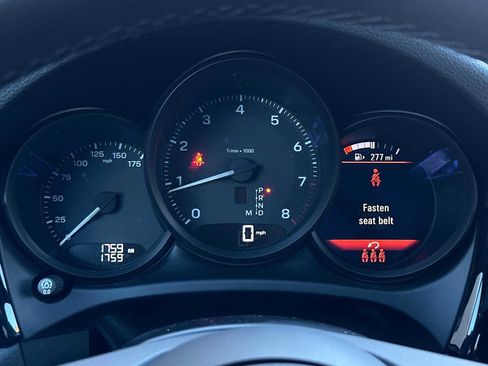 Certified 2024 Porsche Macan image 26