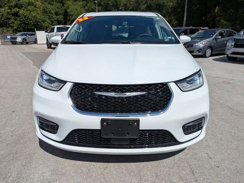 Used 2023 Chrysler Pacifica Touring-L FWD image 9