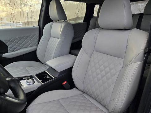 Used 2024 Mitsubishi Outlander SEL Black Edition image 20