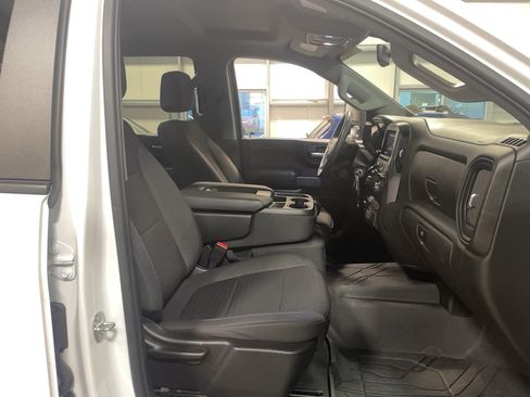 Used 2022 Chevrolet Silverado 2500 Custom w/ Custom Value Package image 18