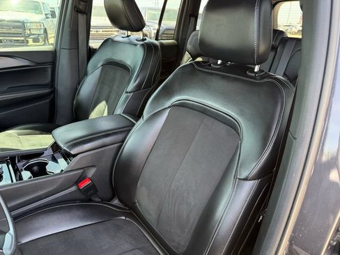 Used 2023 Jeep Grand Cherokee Altitude AWD/4WD image 30