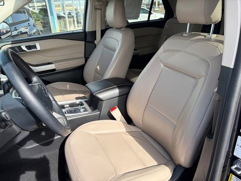 Used 2024 Ford Explorer XLT w/ Equipment Group 202A image 18