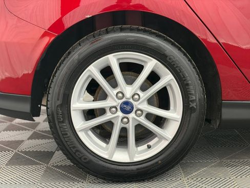 Used 2017 Ford Focus SE w/ Cold Weather Package FWD image 29