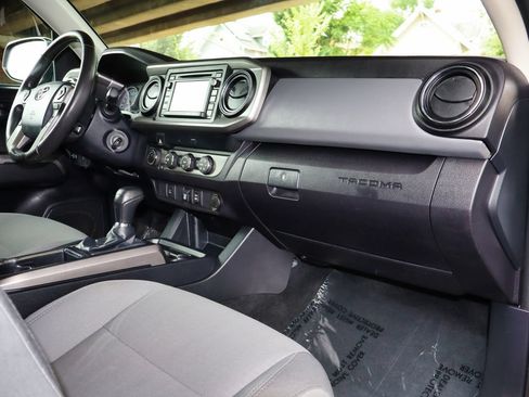 Used 2019 Toyota Tacoma SR5 AWD/4WD image 22