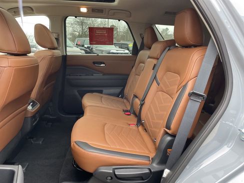 Used 2025 Nissan Pathfinder Platinum w/ Cargo Package image 45