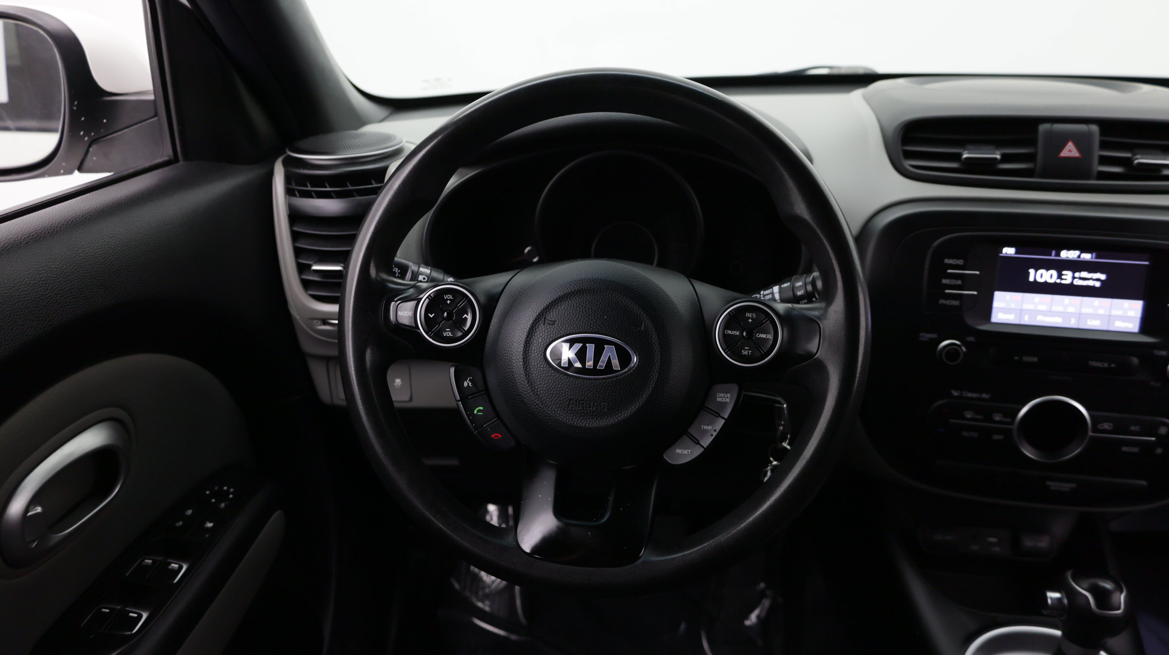 Used 2017 Kia Soul + FWD image 24