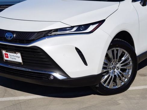 Used 2023 Toyota Venza XLE AWD/4WD image 6