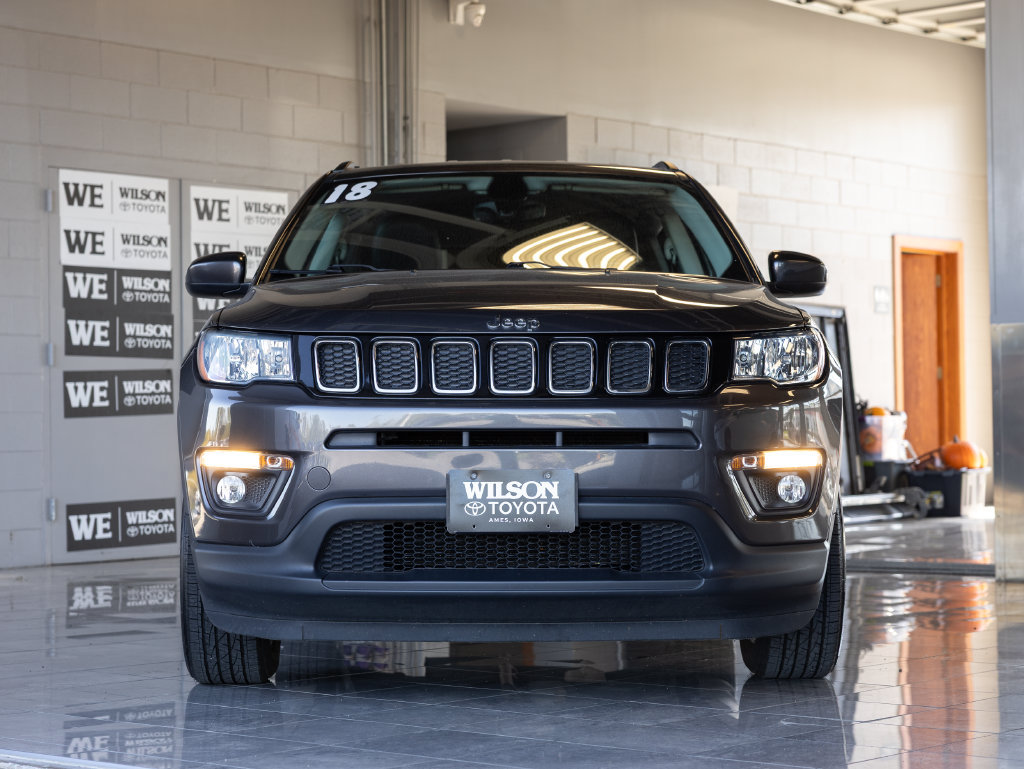 Used 2018 Jeep Compass Latitude FWD image 3