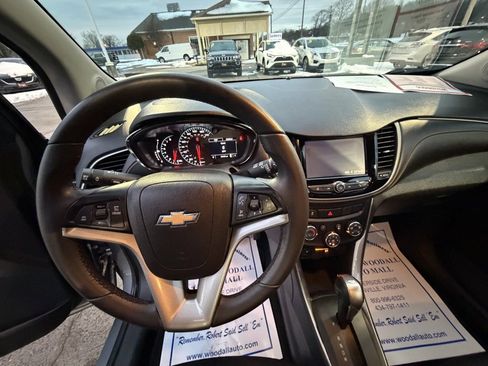 Used 2020 Chevrolet Trax LT w/ LT Convenience Package image 20