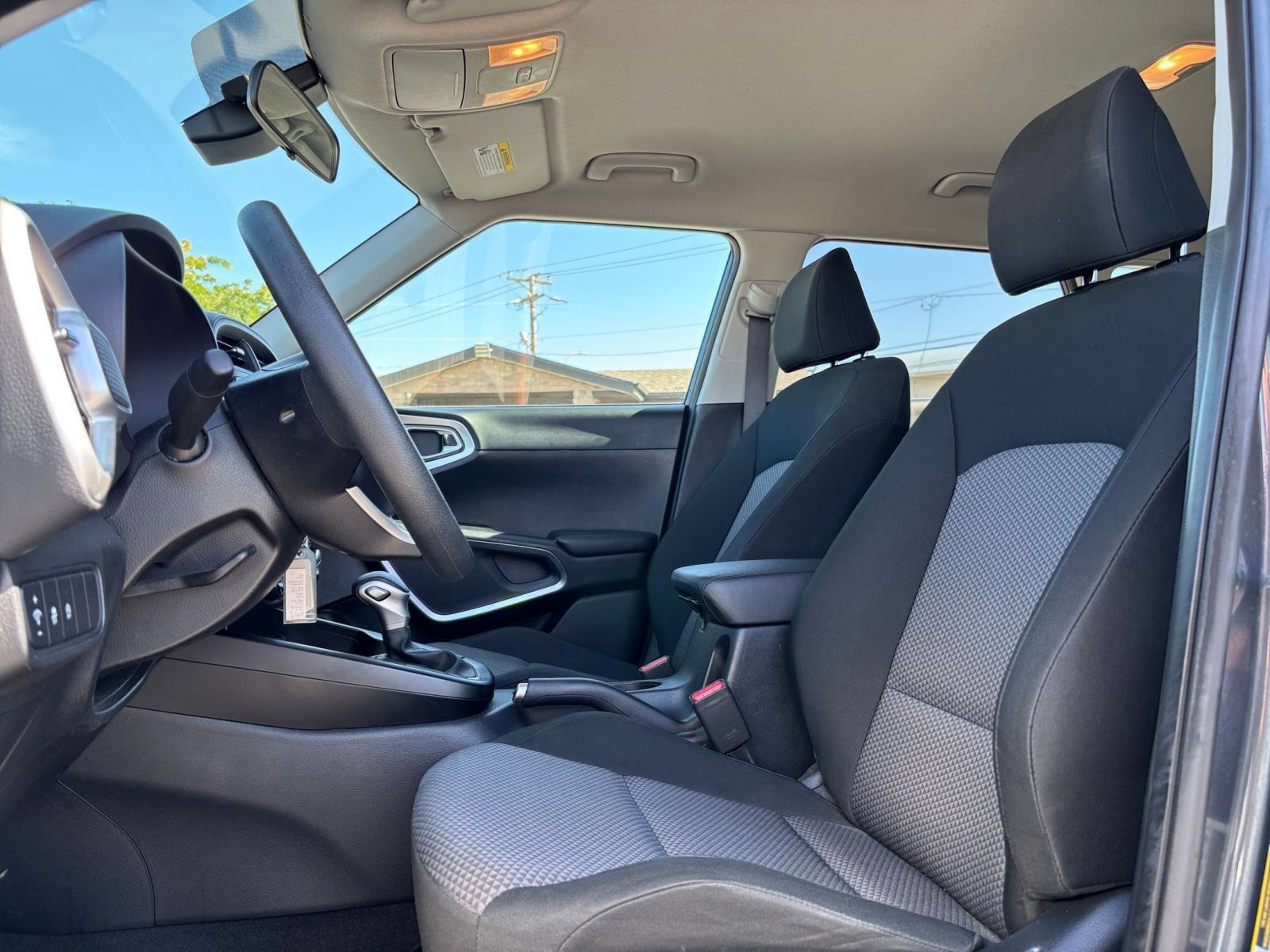 Used 2025 Kia Soul LX w/ LX Technology Package FWD image 24