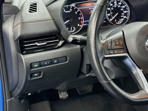Used 2025 Nissan Sentra SR FWD image 17