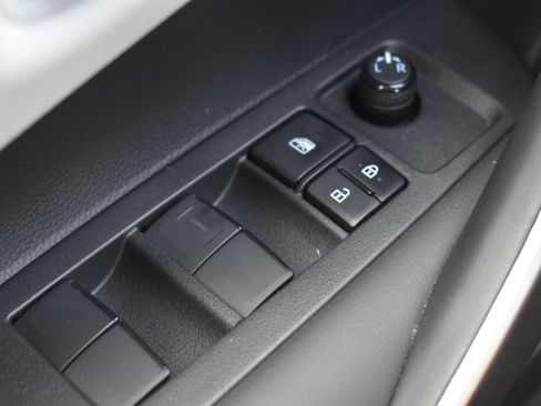 Used 2022 Toyota Corolla SE w/ SE Premium Package FWD image 15