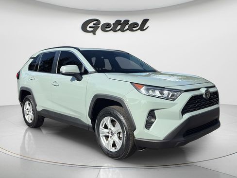 Used 2021 Toyota RAV4 XLE w/ Convenience Package FWD image 4