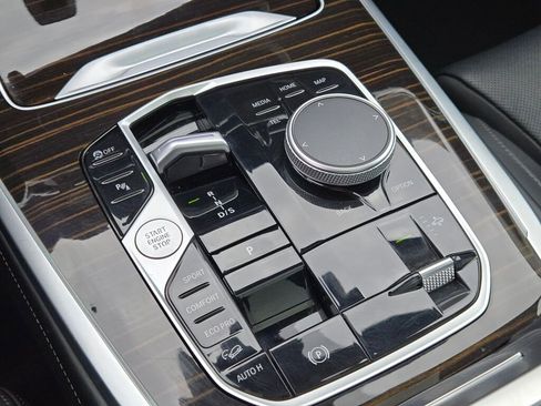 Used 2025 BMW X7 xDrive40i image 30