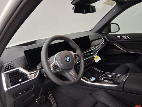 New 2026 BMW X5 sDrive40i w/ M Sport Package RWD image 2