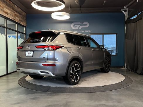 Used 2022 Mitsubishi Outlander SEL image 3