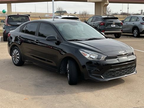 Used 2022 Kia Rio LX image 4