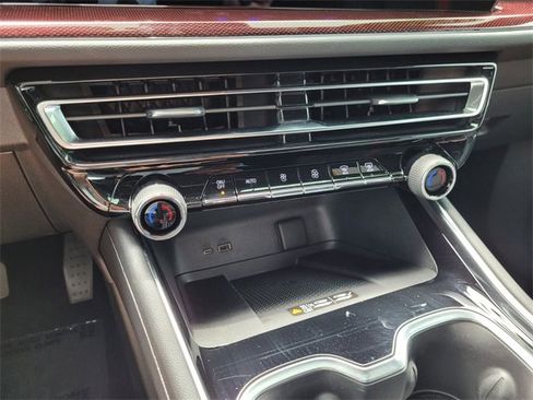 Used 2025 Chevrolet Traverse RS w/ LPO, Floor Liner Package image 32