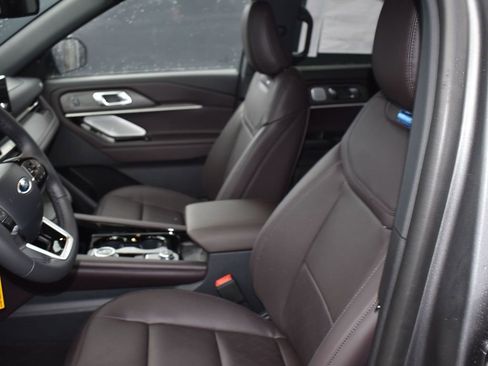 New 2026 Ford Explorer Platinum image 10