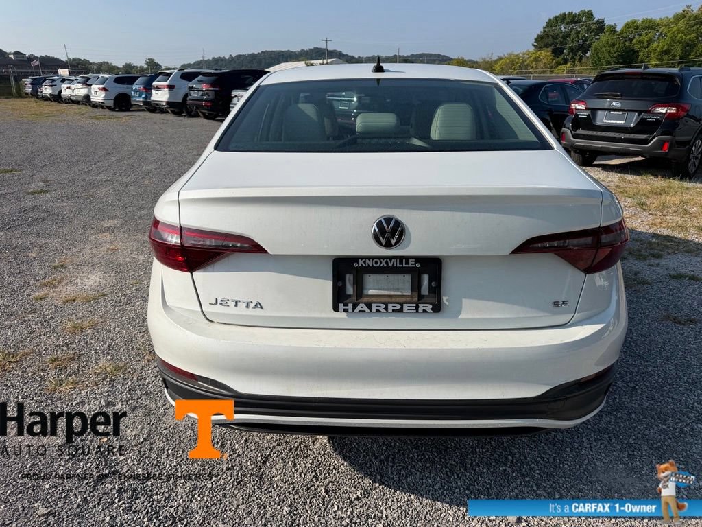 Used 2024 Volkswagen Jetta SE w/ Panoramic Sunroof Package FWD image 4