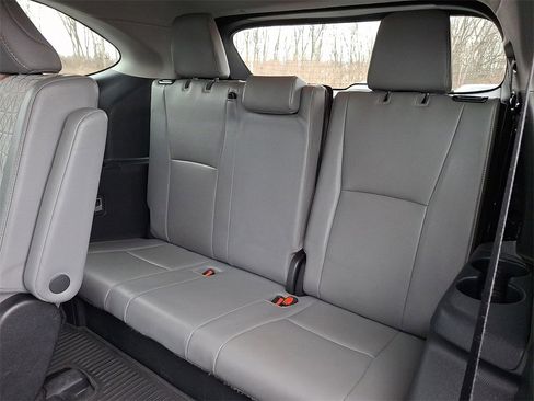 Certified 2022 Toyota Highlander Bronze Edition image 11