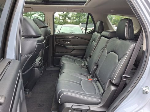 Used 2024 Honda Pilot Elite image 11